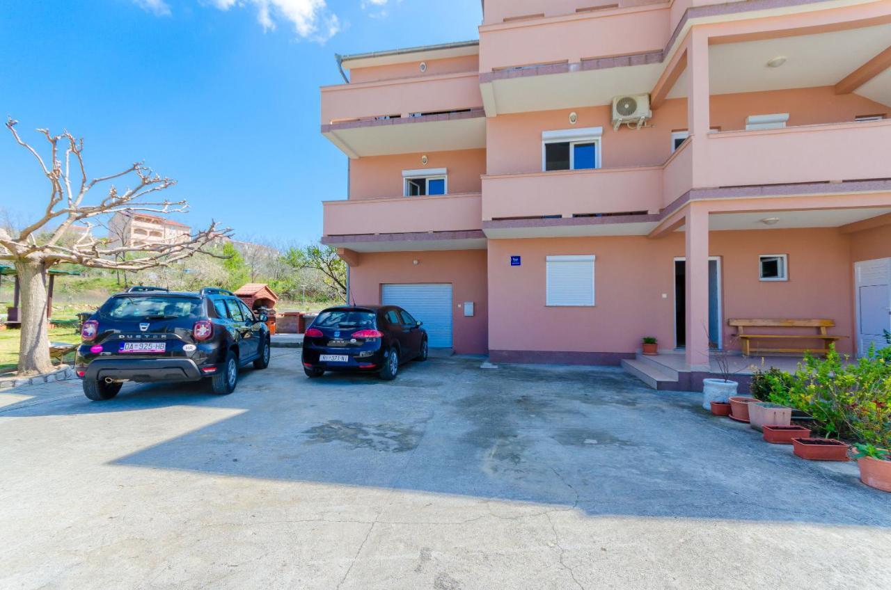 Apartments And Room Ljubica Lopar Bagian luar foto