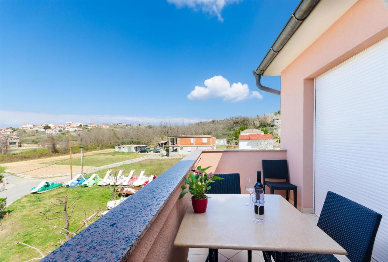 Apartments And Room Ljubica Lopar Bagian luar foto