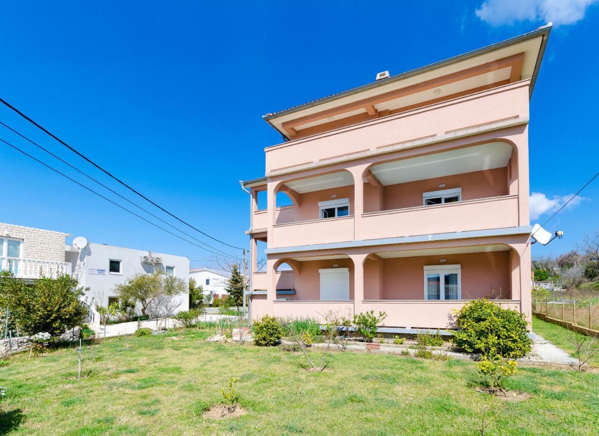 Apartments And Room Ljubica Lopar Bagian luar foto