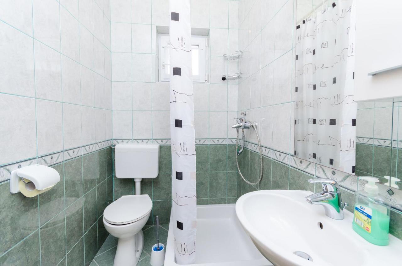 Apartments And Room Ljubica Lopar Bagian luar foto