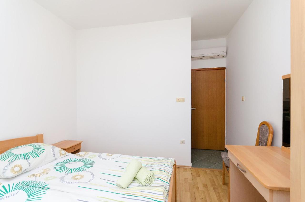 Apartments And Room Ljubica Lopar Bagian luar foto