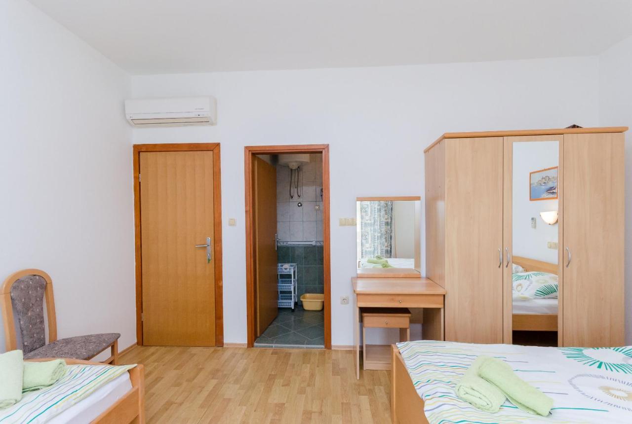 Apartments And Room Ljubica Lopar Bagian luar foto