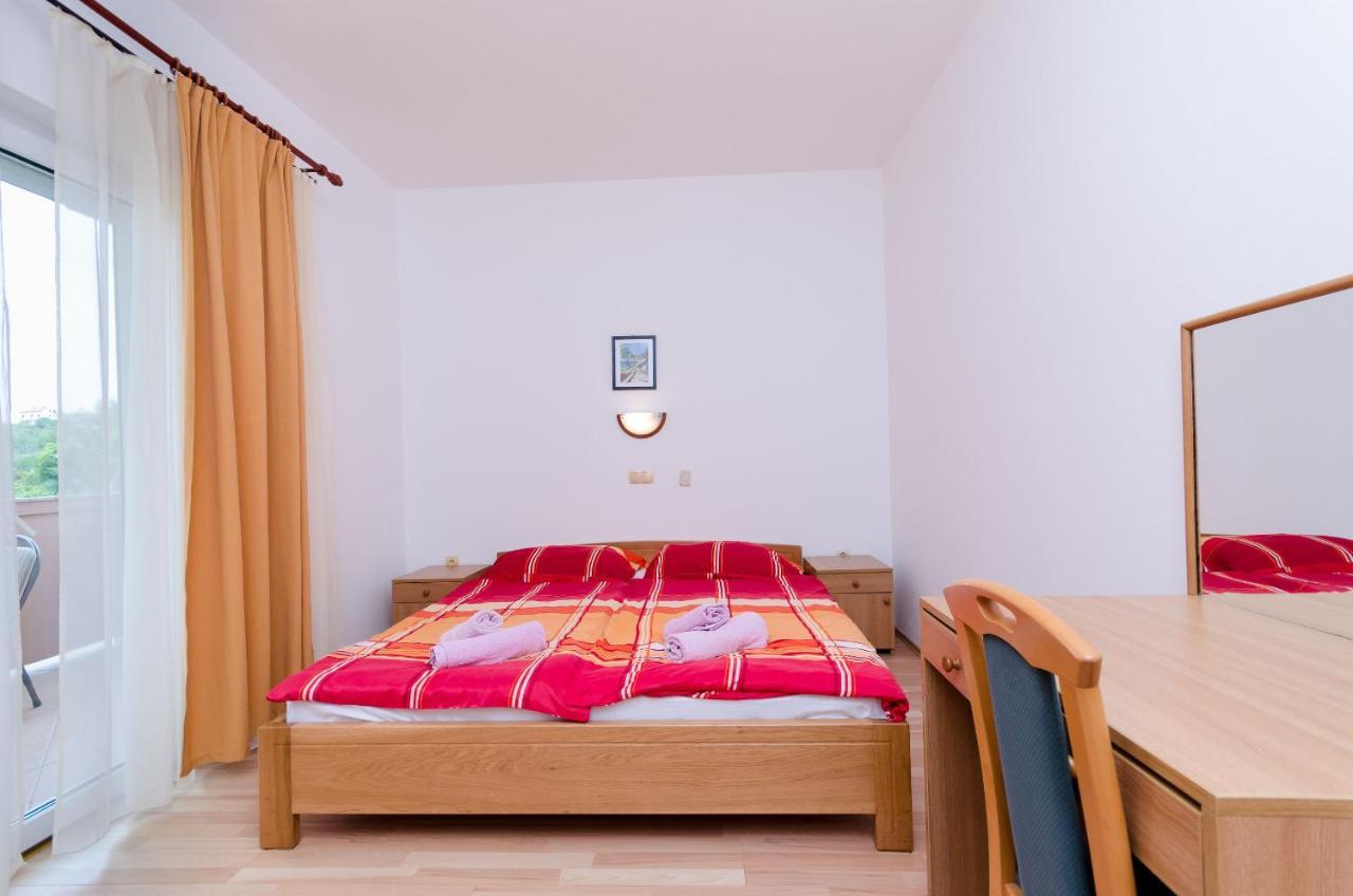 Apartments And Room Ljubica Lopar Bagian luar foto