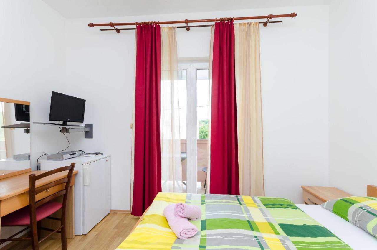 Apartments And Room Ljubica Lopar Bagian luar foto
