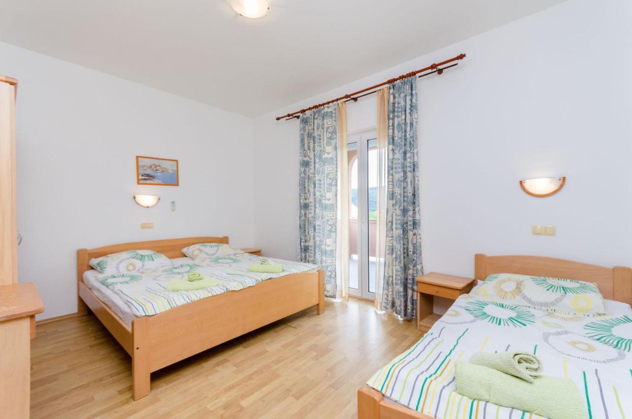 Apartments And Room Ljubica Lopar Bagian luar foto